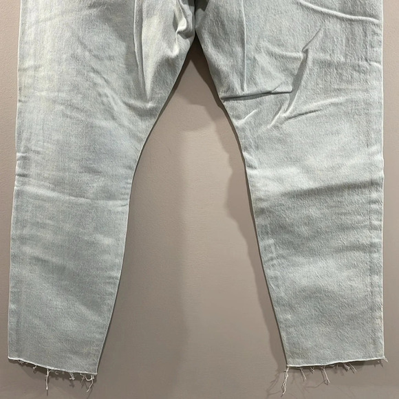 NWT Levi’s Premium Wedgie High Rise Raw Hem Light Wash Denim Jeans 33 - Picture 6 of 16